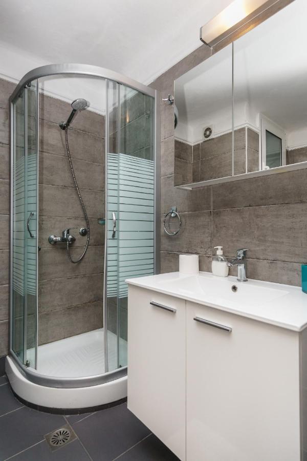 C.4 Red Rose #Colony_Central_Apartment Солун Екстериор снимка