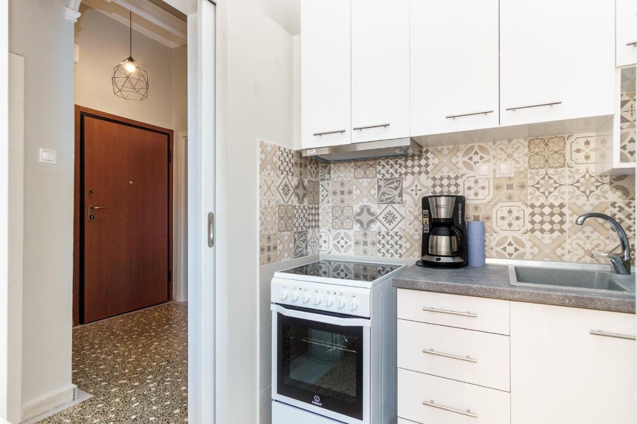 C.4 Red Rose #Colony_Central_Apartment Солун Екстериор снимка